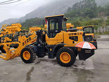 恭喜羅總喜提新車，山宇裝載機940走起，山宇重工，助您成功！